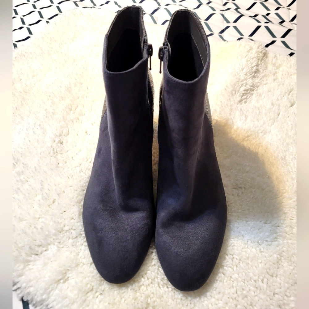 XOXO gray faux suede heeled boot   women's 8.5  #1187